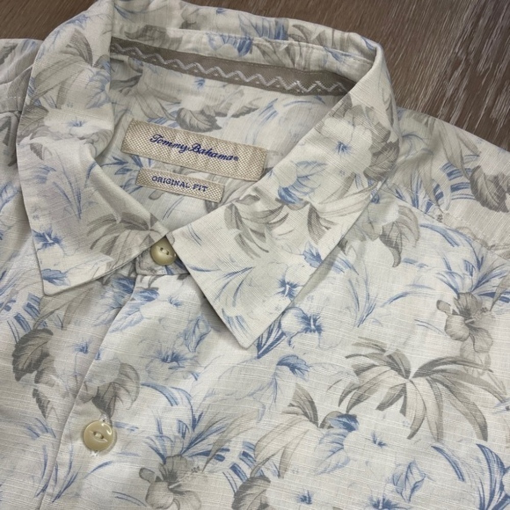 Tommy Bahama Men’s XL Silk White Hawaiian Original Fit Short Sleeve Button Shirt